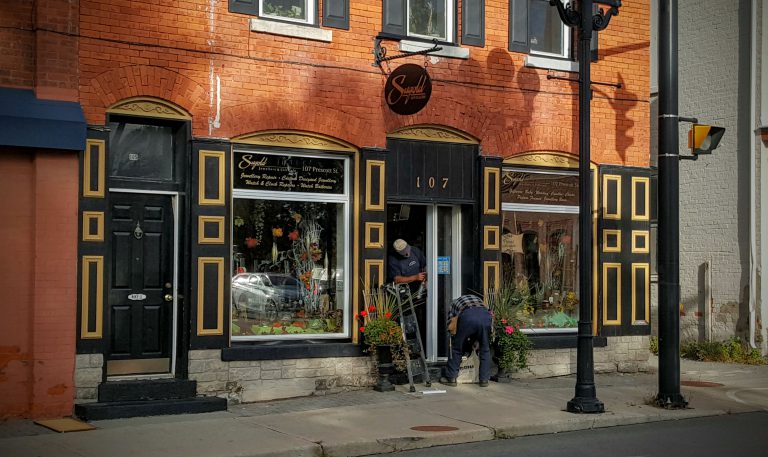 Sugold Jewellers hit in early morning robbery