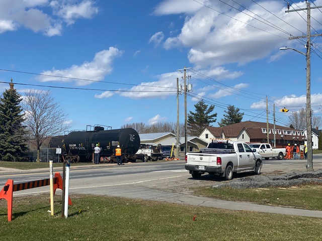 Train car derailment closes road in Cardinal