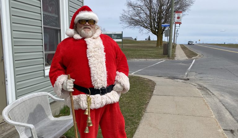 Santa spreading smiles in Prescott