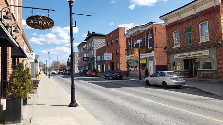 Municipality of North Grenville replacing lights on Prescott Street