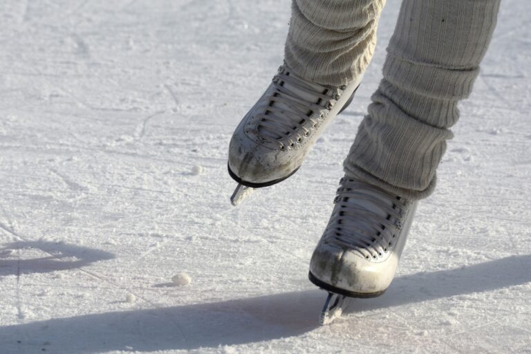 Riverside Park outdoor hockey and skating rink now open